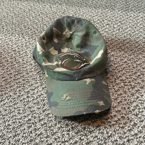 7 Assorted Hats - Picture 5 of 8